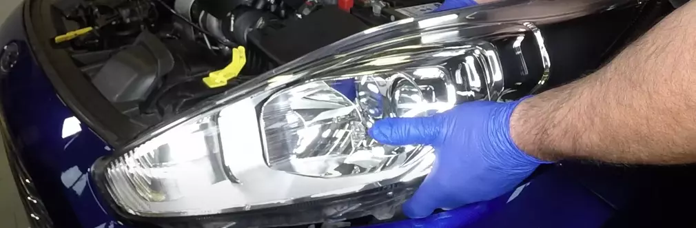 Removing Fiesta headlight