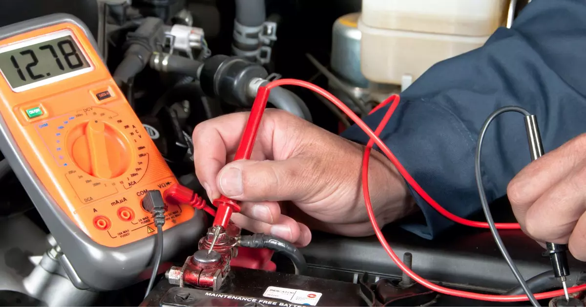 Addition forvridning midtergang Car battery tester: how to use a multimeter | Haynes Publishing