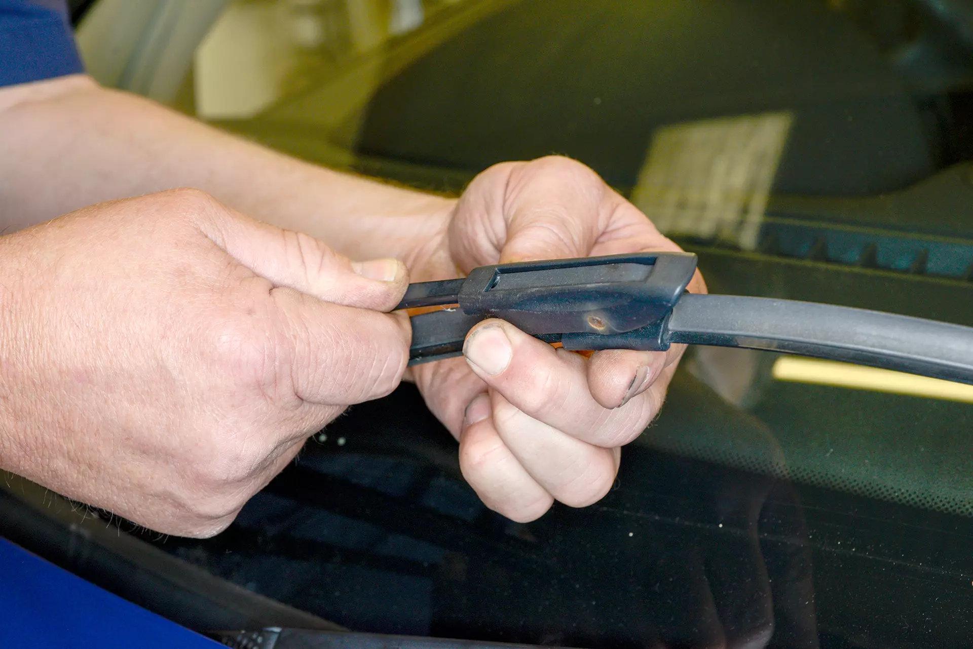 How to choose and fit new wiper blades