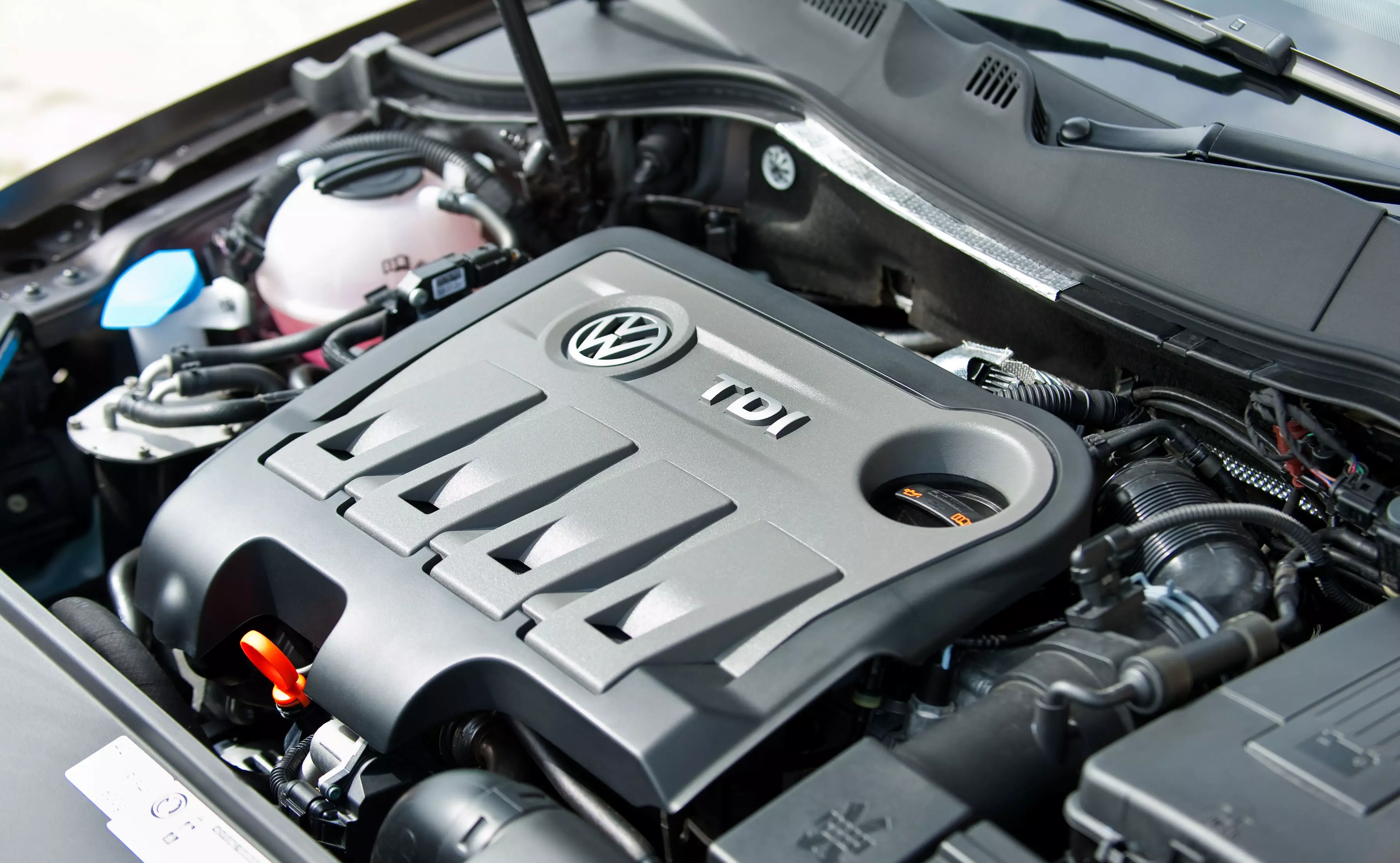 Модели двигателей volkswagen. Двигатель Volkswagen Passat b7. Volkswagen Passat b6 TDI моторы. Пассат б6 дизель двигатель. Двигатель Пассат б6 1.6 105 л.с.