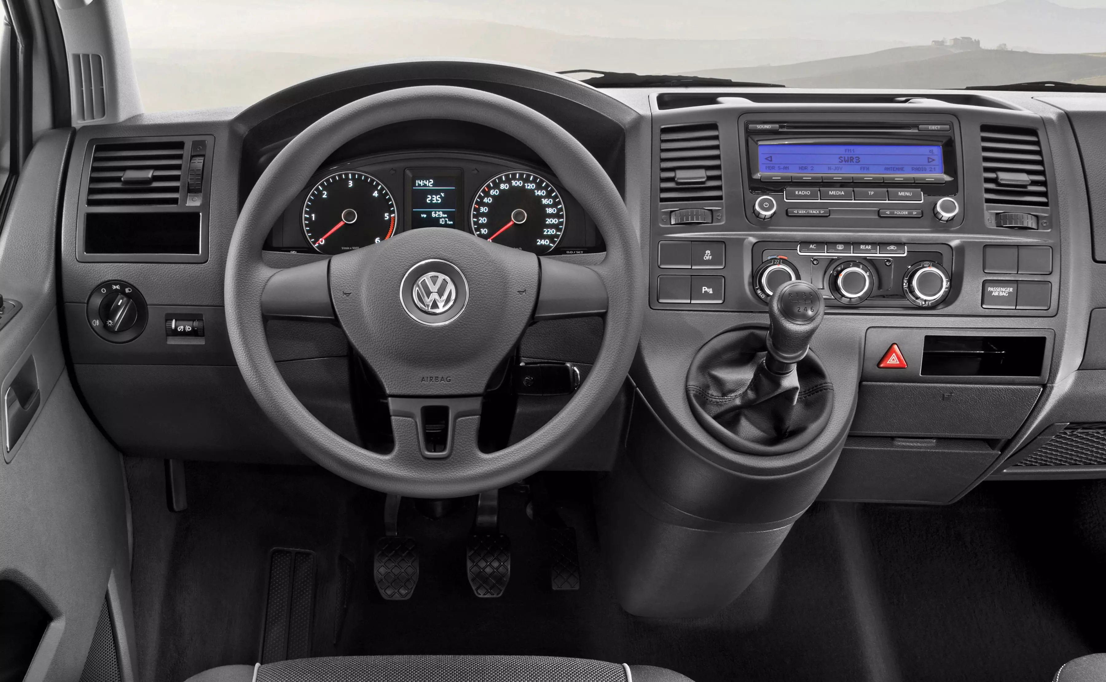 Volkswagen Multivan 2010 T5 (2010 - 2015) reviews, technical data