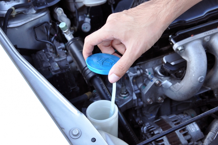 Check the Level of Windshield Washer Fluid in Your Car
